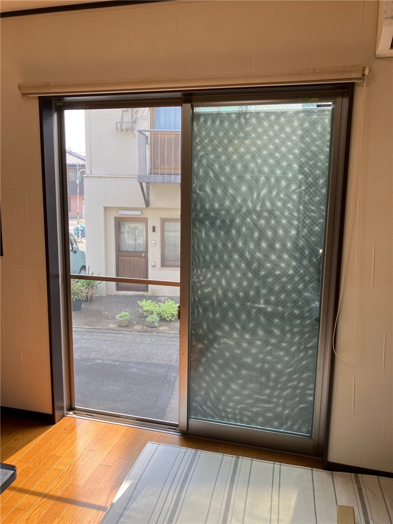 ミヤザキトーヨー住器の昔の豪快な掃除法から現代の快適な暮らしへ！掃き出し窓の知られざる歴史と【内窓設置】の賢い選択の施工前の写真1