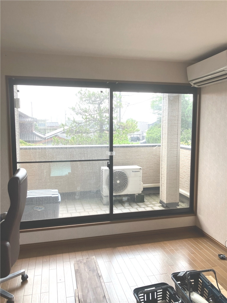 ミヤザキトーヨー住器の昔の豪快な掃除法から現代の快適な暮らしへ！掃き出し窓の知られざる歴史と【内窓設置】の賢い選択の施工前の写真2