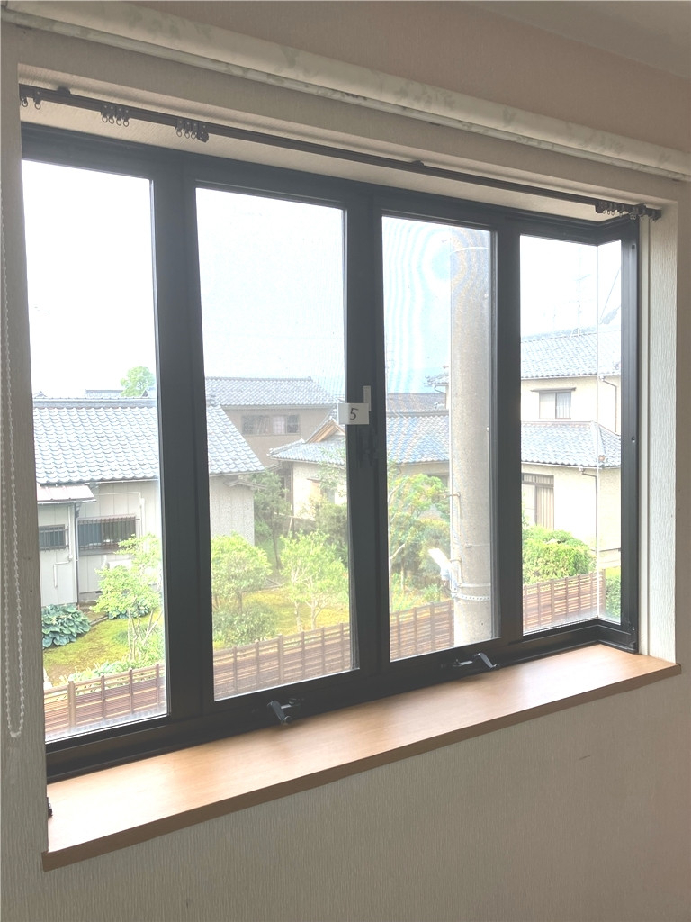 ミヤザキトーヨー住器の昔の豪快な掃除法から現代の快適な暮らしへ！掃き出し窓の知られざる歴史と【内窓設置】の賢い選択の施工前の写真3