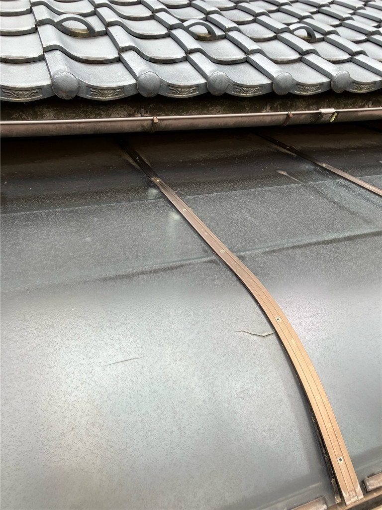 ミヤザキトーヨー住器の【テラス囲い修理】雨樋の破損やパネル割れなどお困りではありませんか？の施工前の写真1