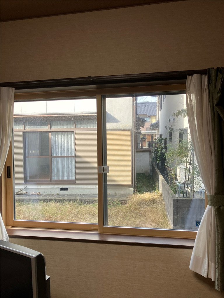 ミヤザキトーヨー住器の【内窓設置】ご検討のお客様へ 緊急速報：納期と補助金申請のダブルリミット迫る！の施工前の写真1