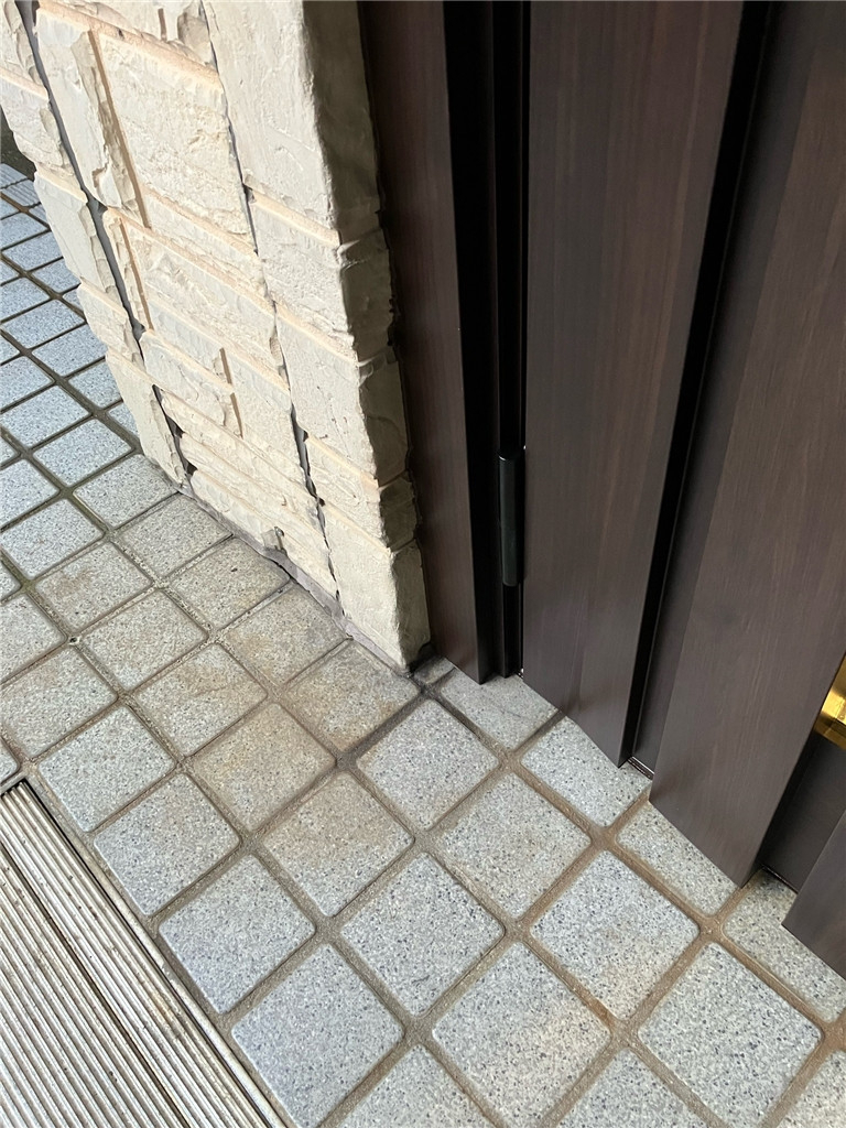 ミヤザキトーヨー住器の【玄関ドアリシェント】フラット玄関のリシェント（カバー工法）施工に関する重要事項の施工後の写真2