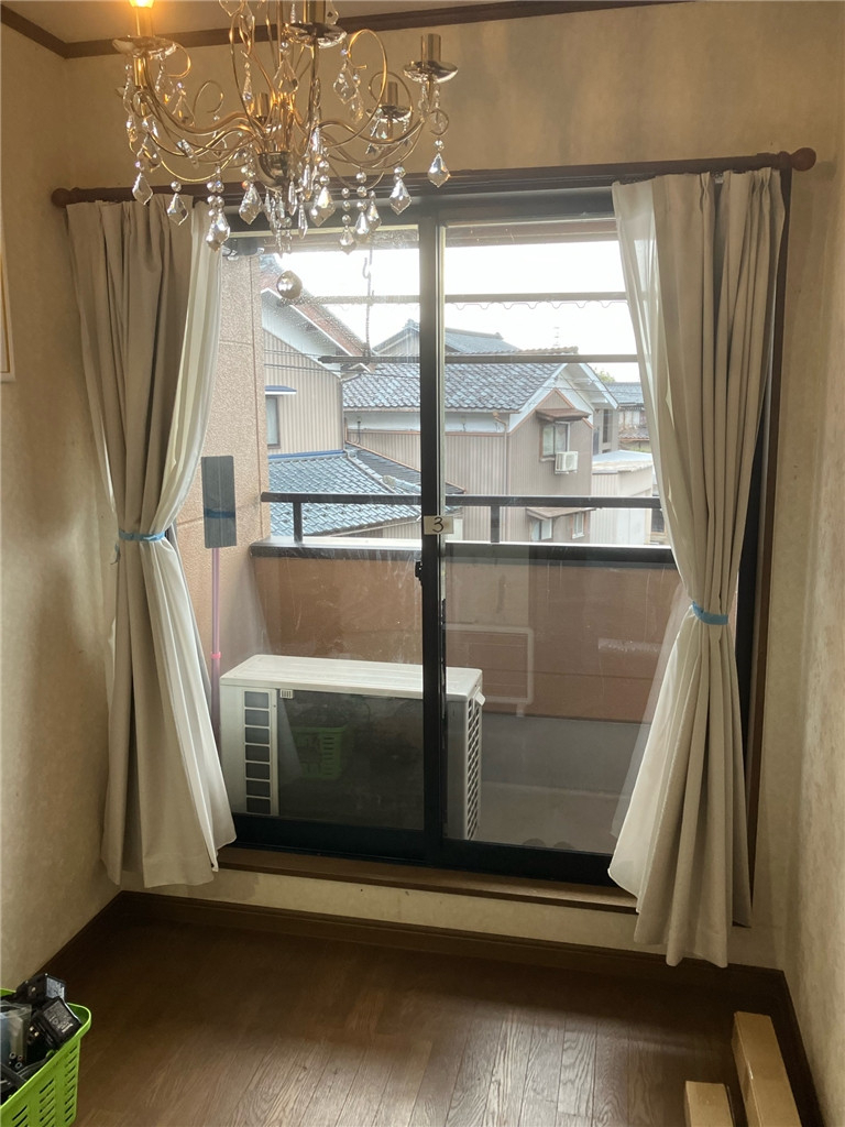 ミヤザキトーヨー住器の2026年窓リノベ事業継続決定。【内窓設置】ユーザー様の『もっと早くやればよかった』の正体。の施工前の写真3