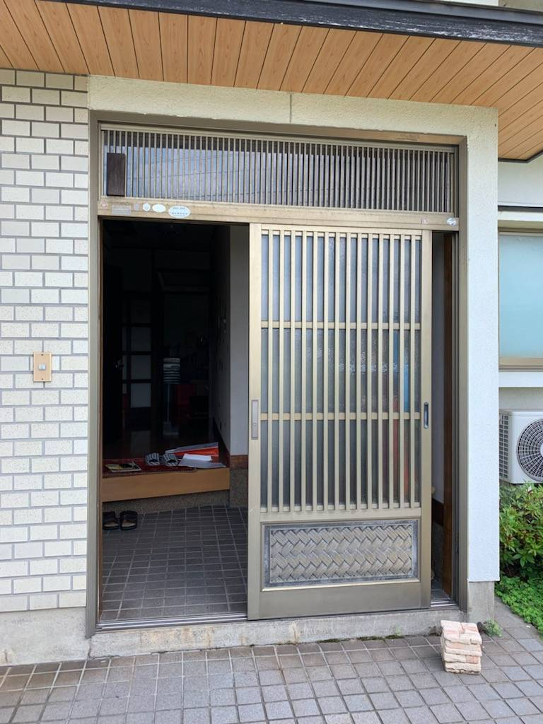 ミヤザキトーヨー住器の玄関引戸も生まれ変わります!!!の施工前の写真1