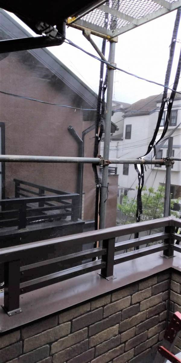 トーヨコトーヨー住器の目隠しフェンスの取付工事 〔横浜市内〕の施工前の写真1
