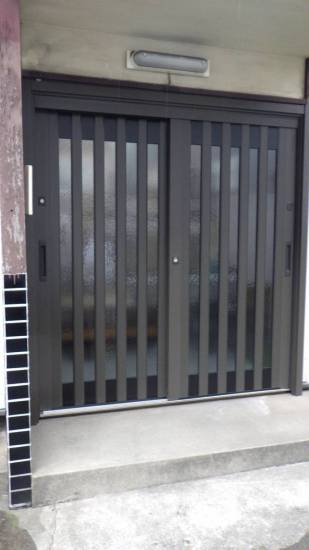 トーヨコトーヨー住器のリシェント　玄関引戸の場合施工事例写真1