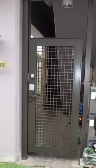 トーヨコトーヨー住器の門扉のリニューアル工事施工事例写真1
