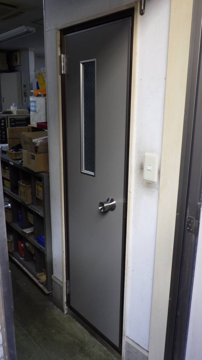 トーヨコトーヨー住器のドアの入替の施工後の写真1