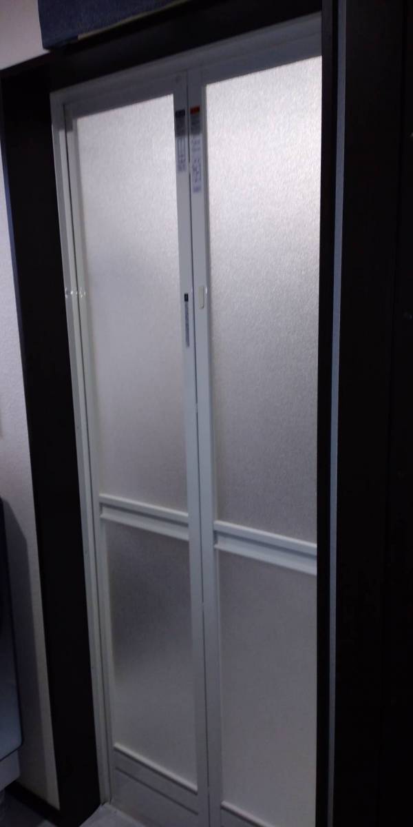 トーヨコトーヨー住器の浴室ドアの交換　ユニットバス場合の施工後の写真1