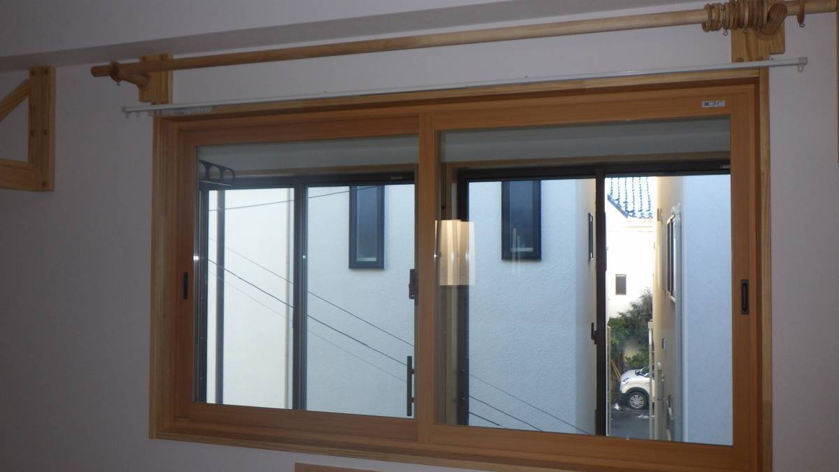 トーヨコトーヨー住器の内窓 インプラス 間仕切りに使った場合の施工後の写真1