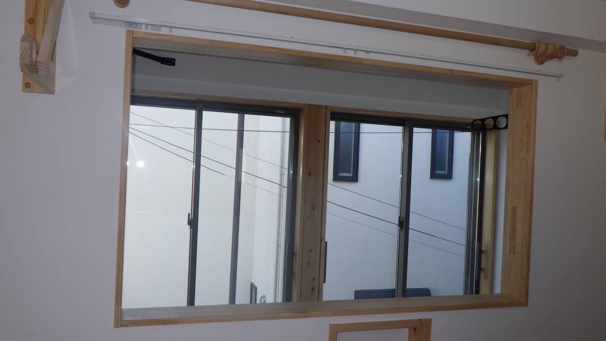 トーヨコトーヨー住器の内窓 インプラス 間仕切りに使った場合の施工前の写真1