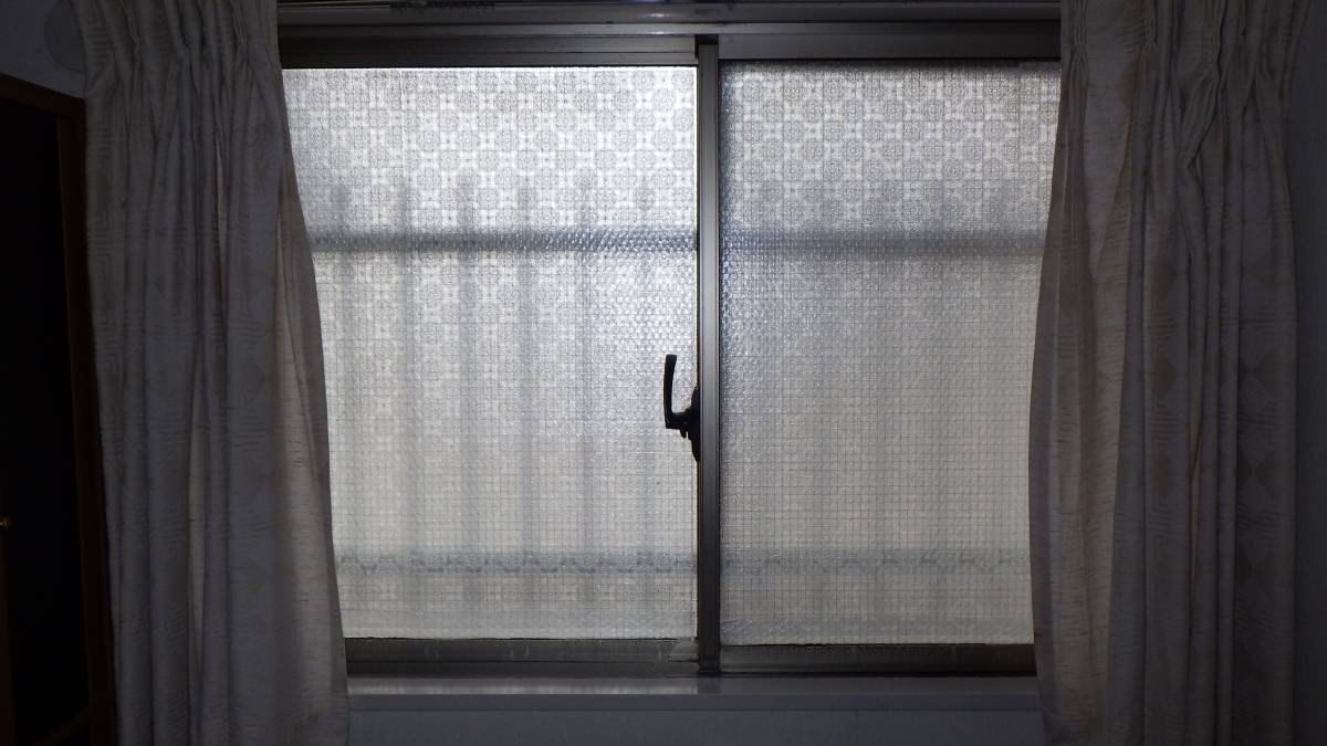 トーヨコトーヨー住器の内窓　インプラスの取付工事　〔横浜市内〕の施工前の写真1