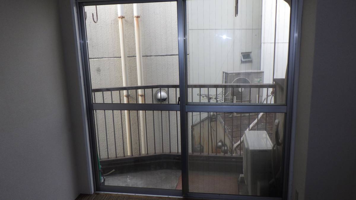 トーヨコトーヨー住器の内窓の施工前の写真1
