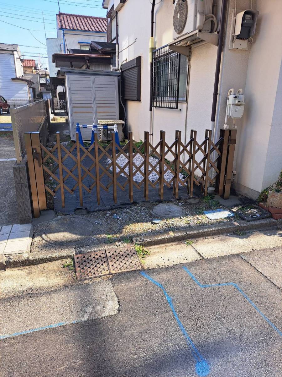 トーヨコトーヨー住器の伸縮門扉の取付〔横浜市内〕の施工後の写真1