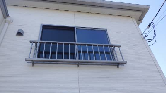 トーヨコトーヨー住器の窓に窓手摺をつけましょう〔港北区〕施工事例写真1