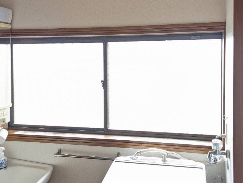 トーヨコトーヨー住器の内窓の取付　インプラスの場合の施工前の写真1
