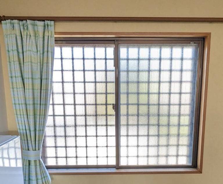 トーヨコトーヨー住器の内窓 インプラスの取付 〔川崎市内〕の施工前の写真1