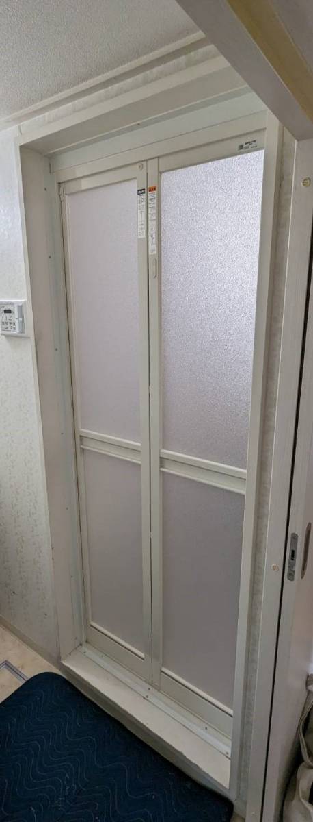 トーヨコトーヨー住器の浴室ドアのリニューアル　 ユニットバス場合の施工後の写真1