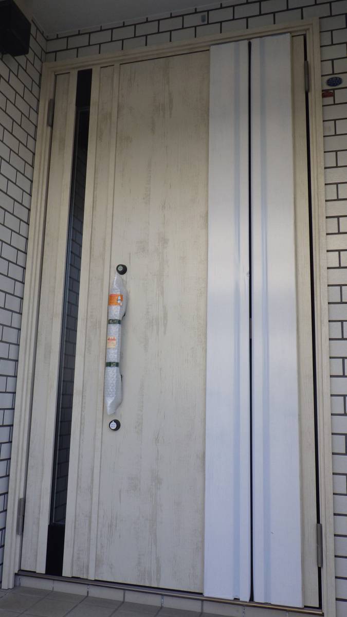 トーヨコトーヨー住器の玄関ドアのリフォームでの施工後の写真1