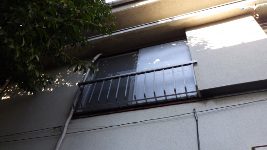 トーヨコトーヨー住器の２階の窓に手摺を取付ました 〔横浜市内〕施工事例写真1