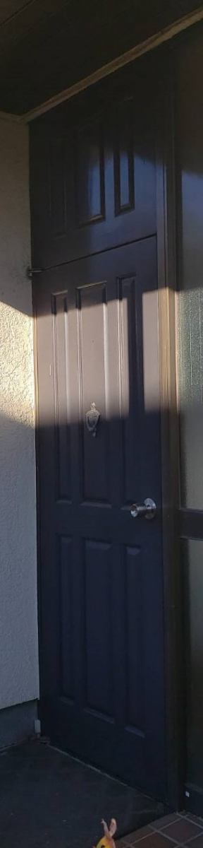 トーヨコトーヨー住器の玄関ドア リフォーム リシェントの場合〔神奈川県内〕の施工前の写真1