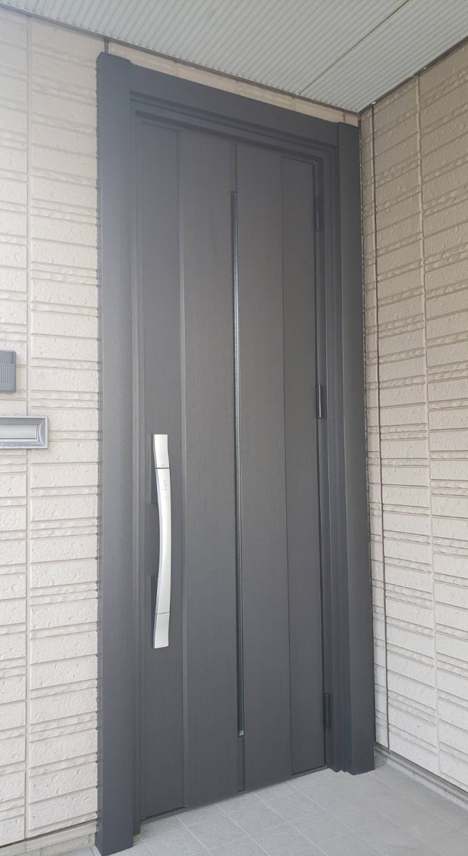 トーヨコトーヨー住器の玄関ドアのリフォーム 〔川崎市内〕の施工後の写真1