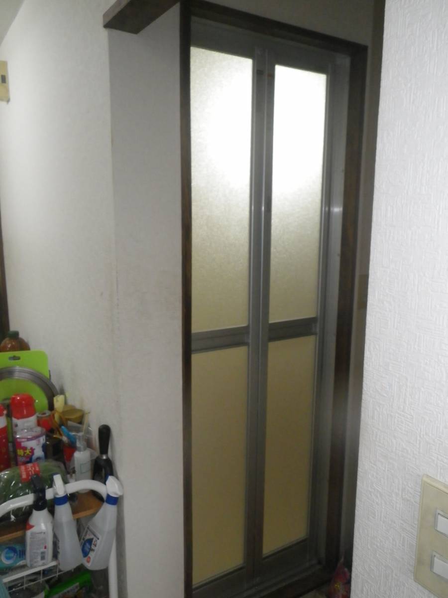 トーヨコトーヨー住器の浴室ドアのリフォーム　中折れドアの場合　横浜市の施工後の写真1