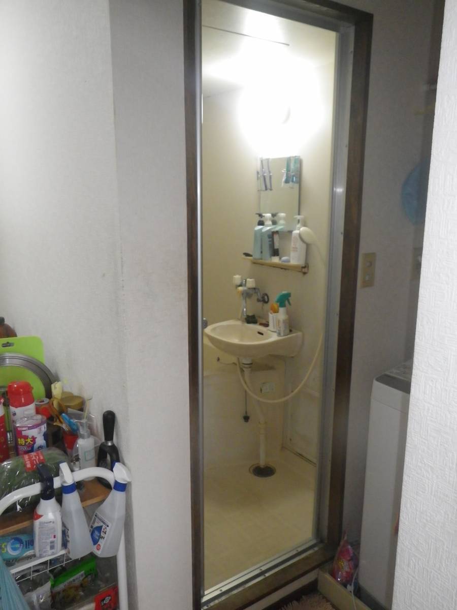 トーヨコトーヨー住器の浴室ドアのリフォーム　中折れドアの場合　横浜市の施工後の写真2
