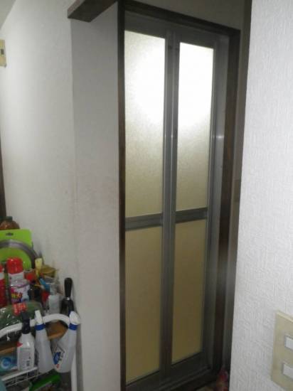 トーヨコトーヨー住器の浴室ドアのリフォーム　中折れドアの場合　横浜市施工事例写真1