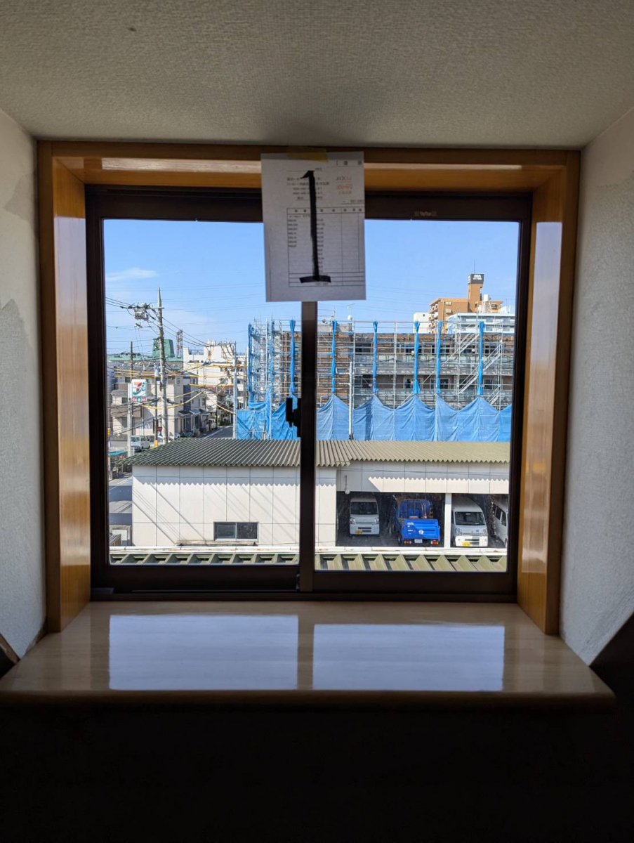 トーヨコトーヨー住器の内窓 インプラスの取付工事 〔横浜市内〕の施工前の写真1