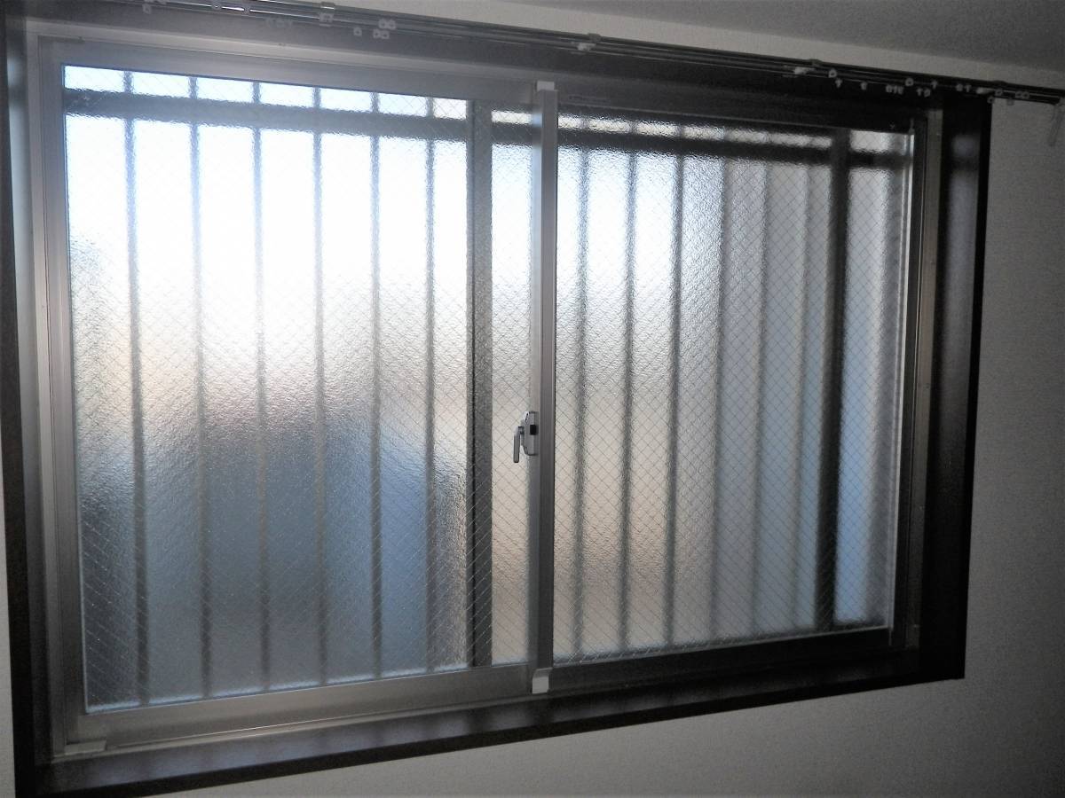 トーヨコトーヨー住器の内窓の取付　インプラスの場合　〔川崎市内〕の施工前の写真1