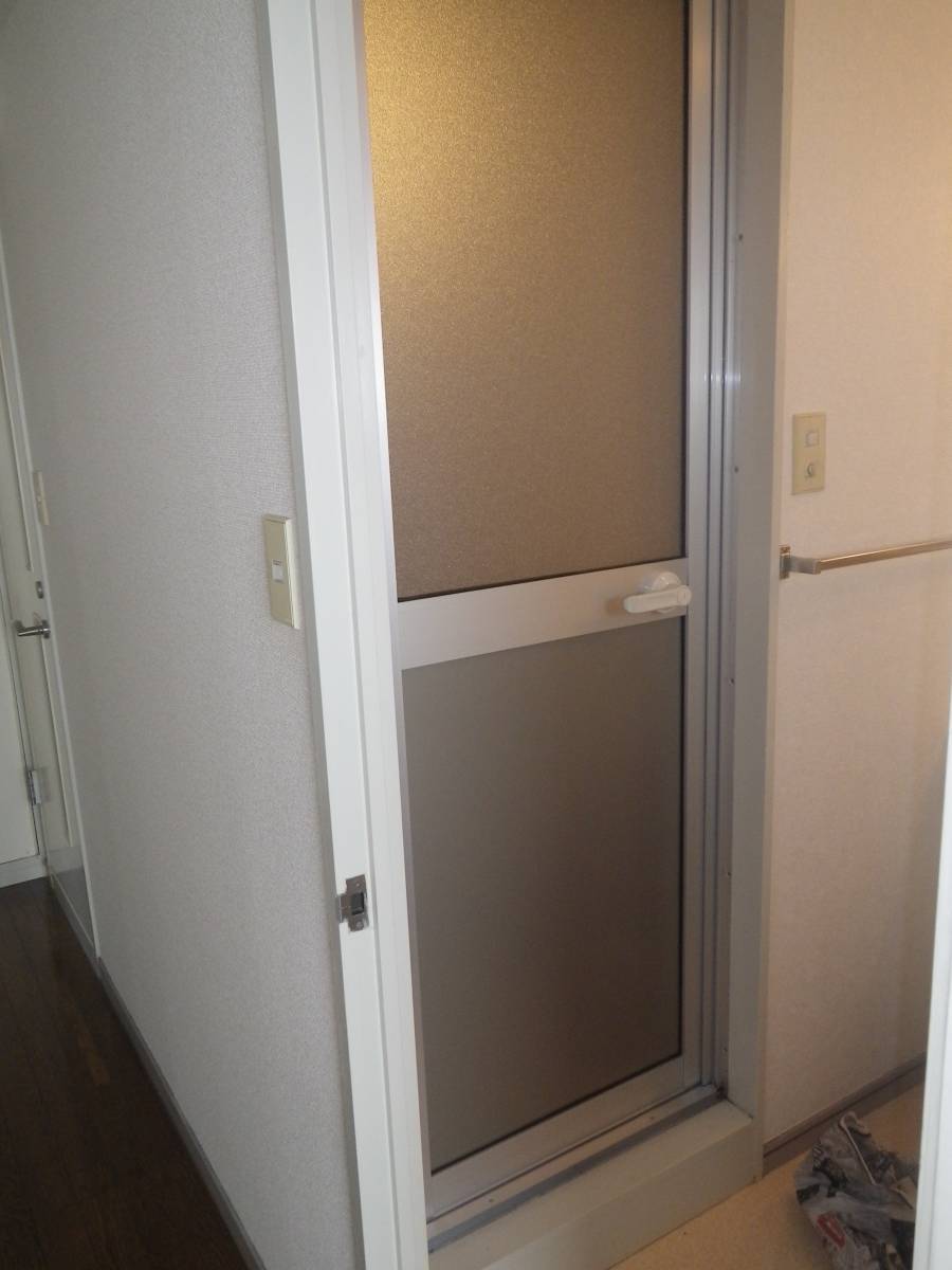 トーヨコトーヨー住器の浴室ドア　リニューアル工事　〔横浜市港北区〕の施工後の写真1