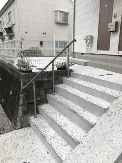 トーヨコトーヨー住器の階段に手摺を取付　〔横浜市内〕施工事例写真1