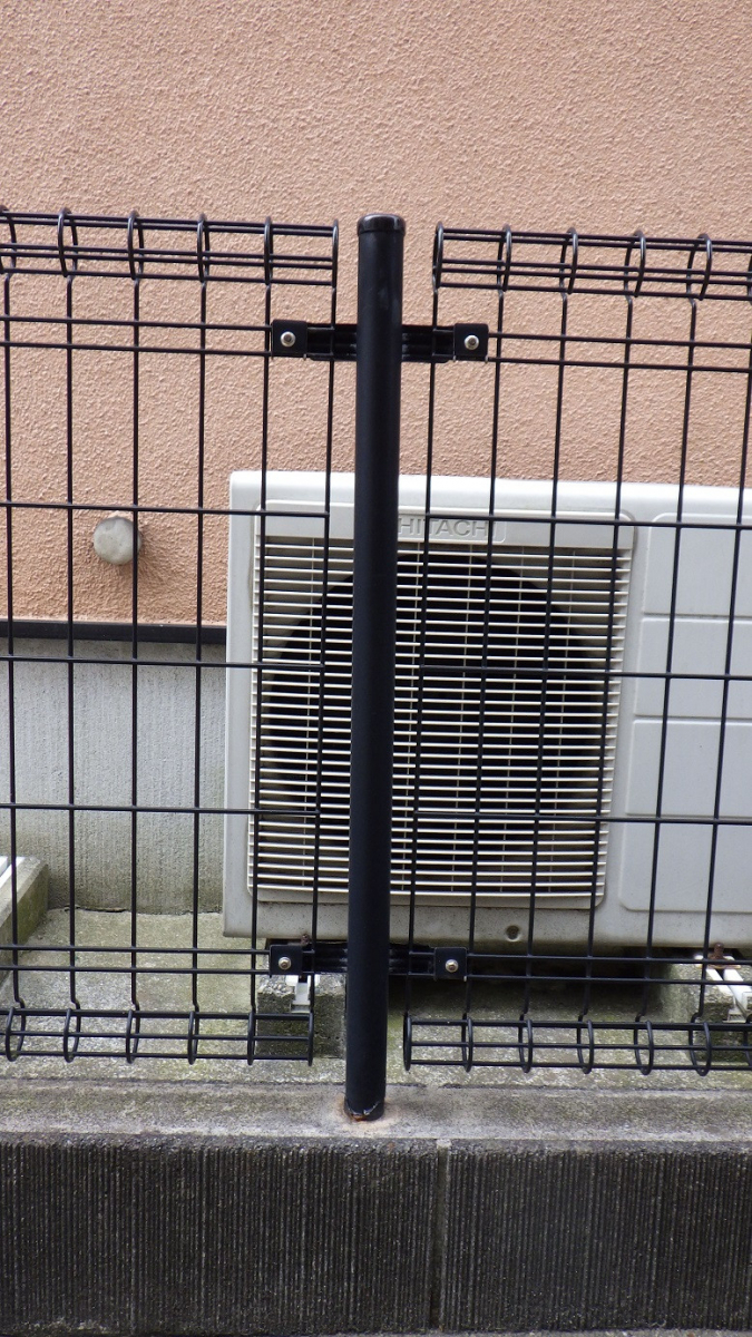 トーヨコトーヨー住器のフェンスの柱 交換の施工前の写真3
