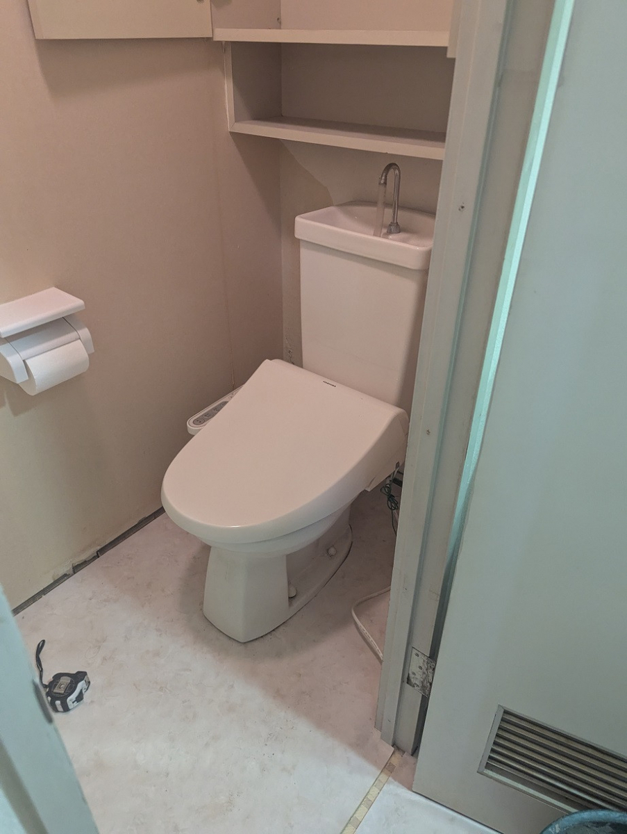 トーヨコトーヨー住器のトイレのリフォームの施工前の写真1