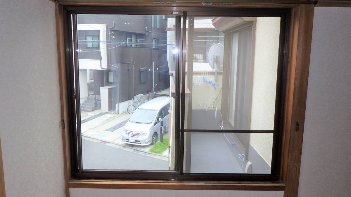 トーヨコトーヨー住器の内窓　インプラスの取付工事　〔川崎市内〕の施工前の写真1