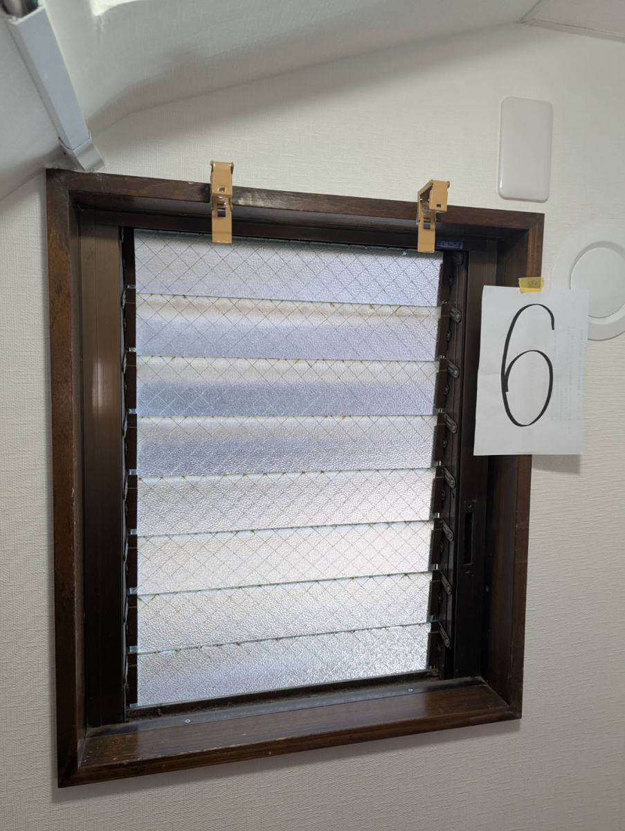 トーヨコトーヨー住器の内窓 開き窓の場合の施工前の写真1