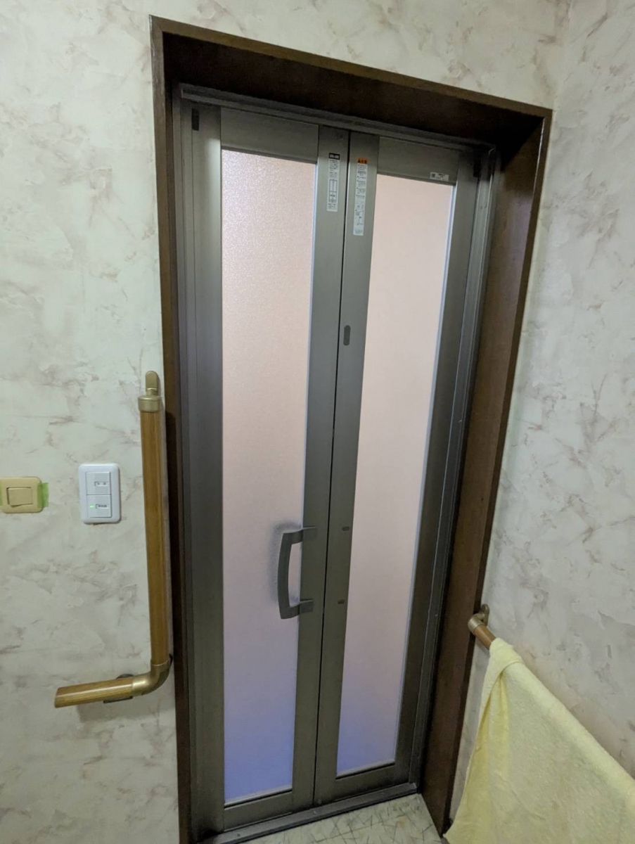 トーヨコトーヨー住器の浴室ドアリフォームの施工後の写真1