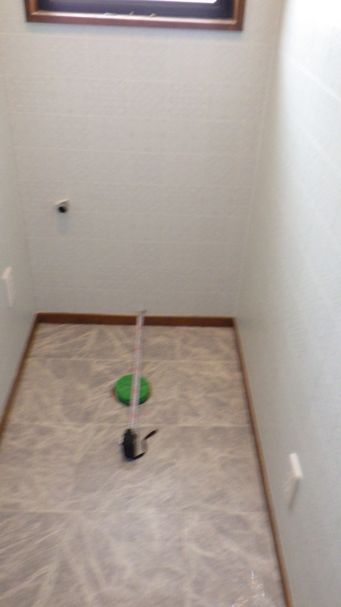 トーヨコトーヨー住器のトイレの交換の施工前の写真1