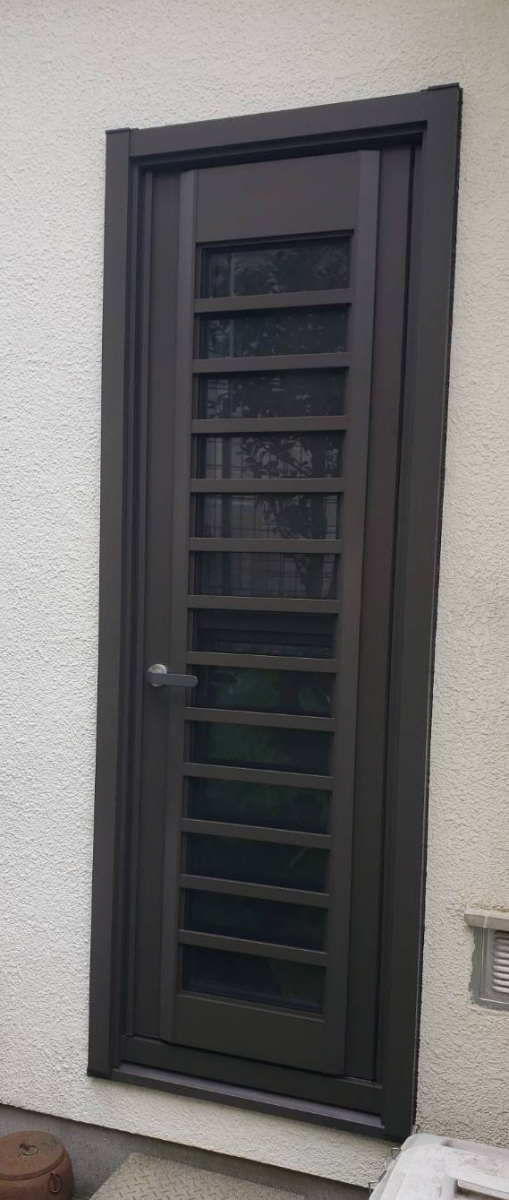 トーヨコトーヨー住器の勝手口ドアリフォームの施工後の写真1