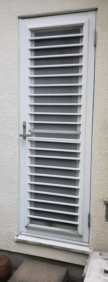 トーヨコトーヨー住器の勝手口ドアリフォームの施工前の写真1