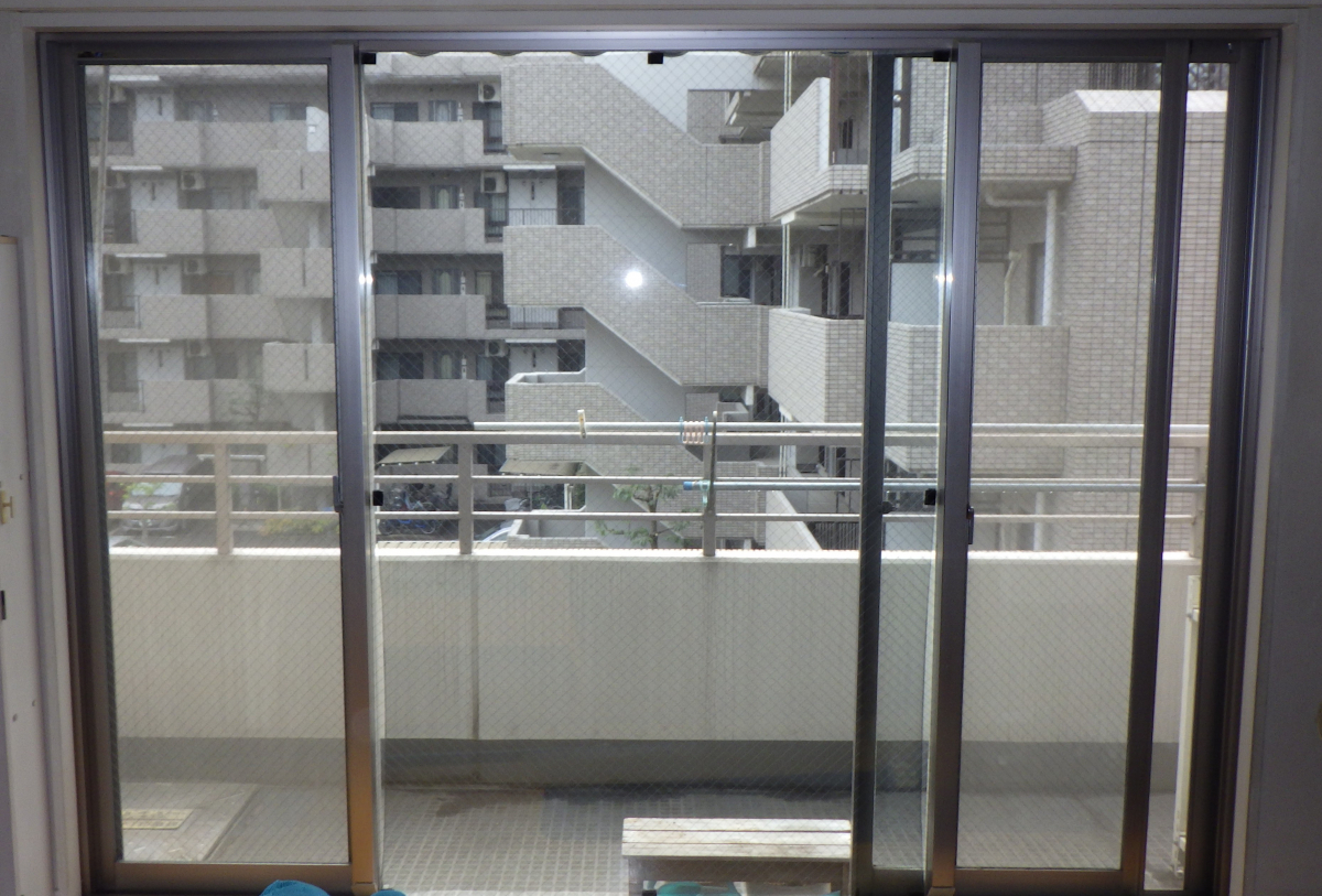 トーヨコトーヨー住器の内窓の取付　ちょっと特殊の施工前の写真1