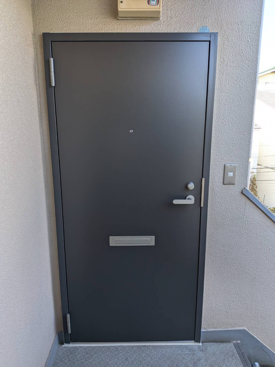 トーヨコトーヨー住器のマンションドアのカバー工法でリフォームの施工後の写真1