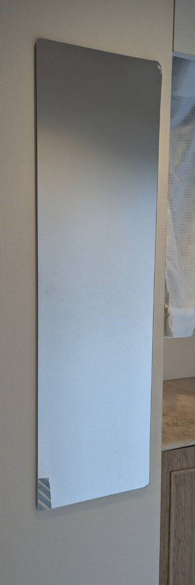 トーヨコトーヨー住器の鏡の交換の施工前の写真1