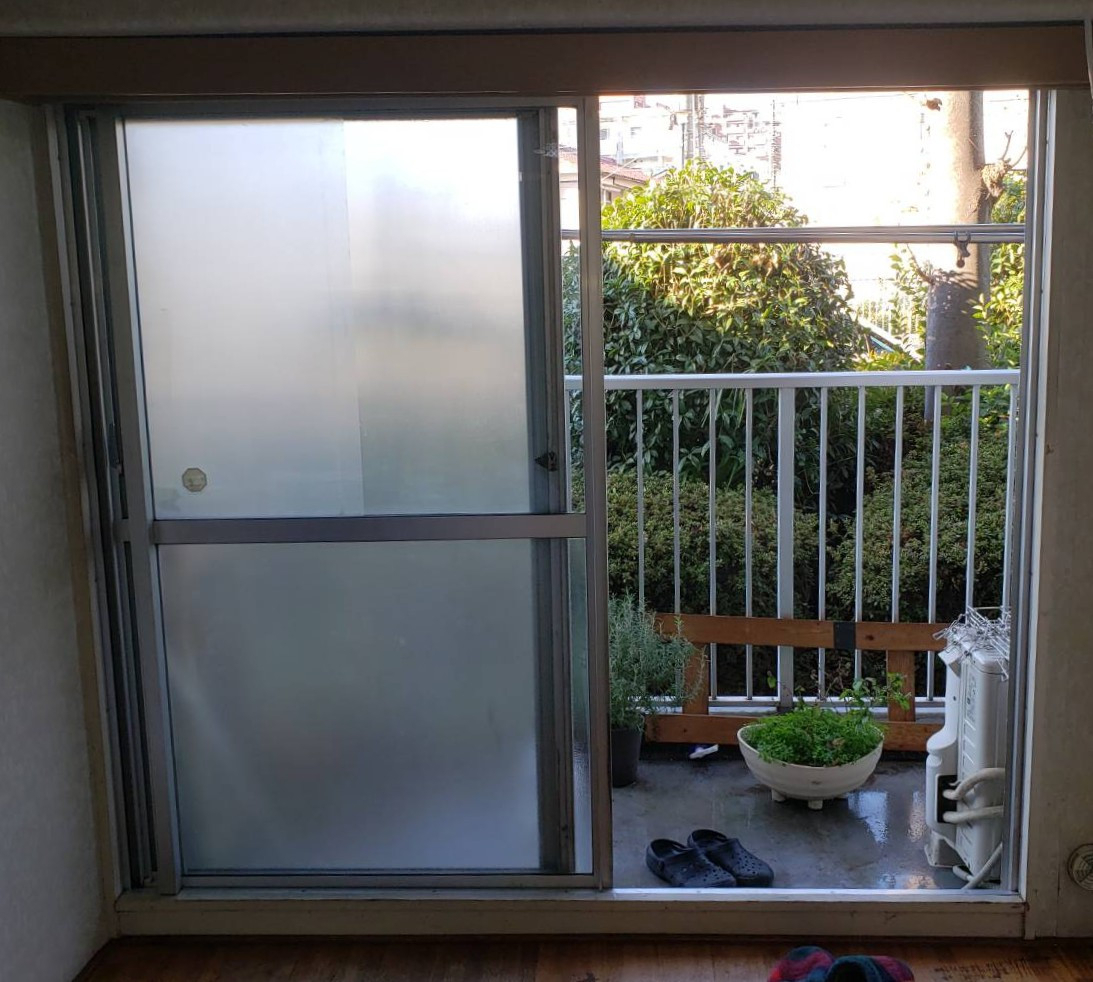 トーヨコトーヨー住器のサッシ　カバー工法にてリフォームの施工前の写真1