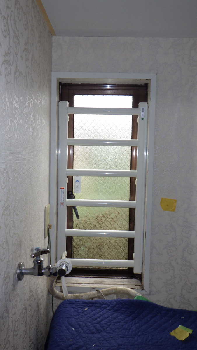 トーヨコトーヨー住器の室内面格子の取付の施工後の写真1