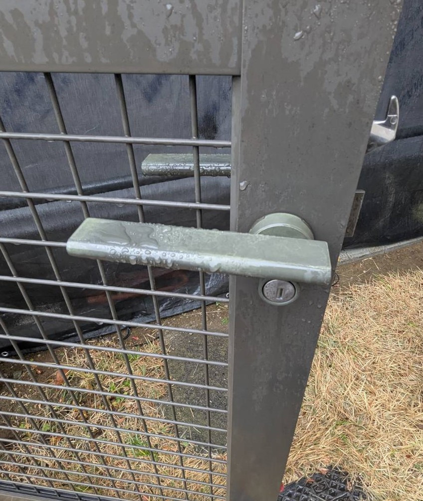 トーヨコトーヨー住器の門扉の修理の施工前の写真1