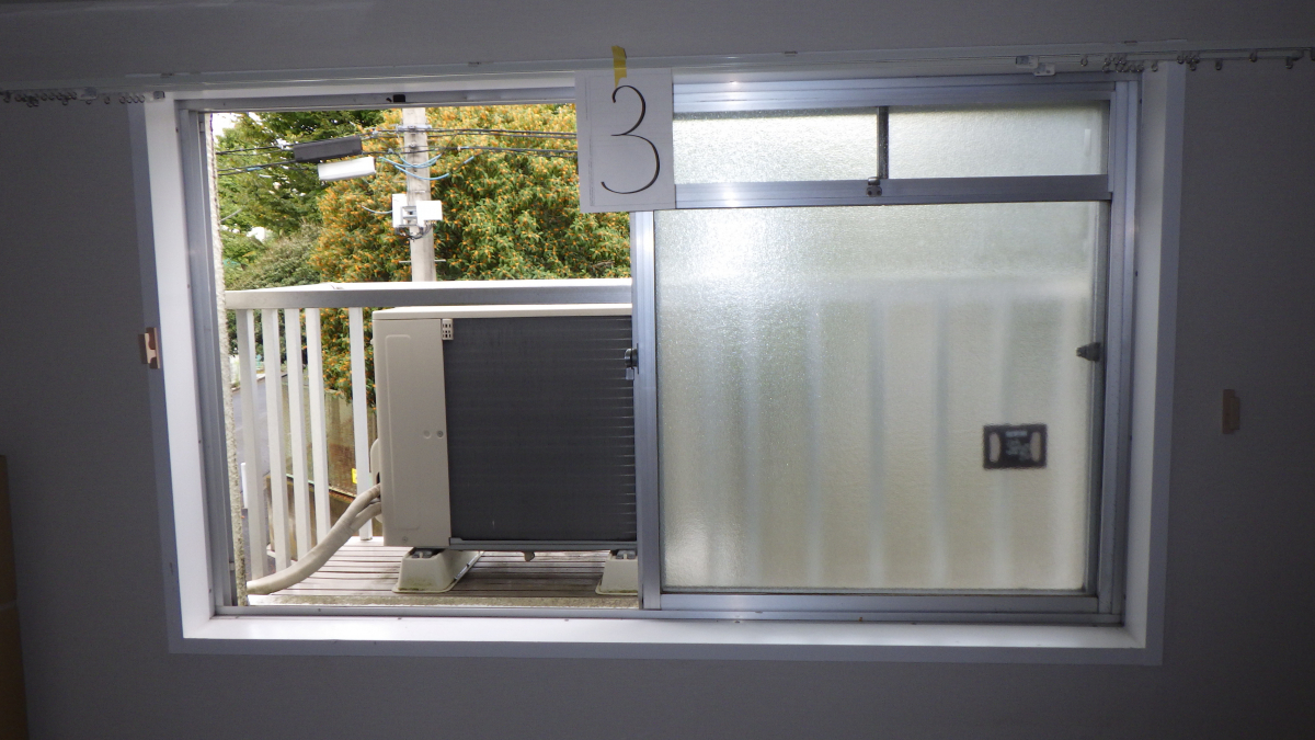 トーヨコトーヨー住器のサッシカバーリフォームの施工前の写真1