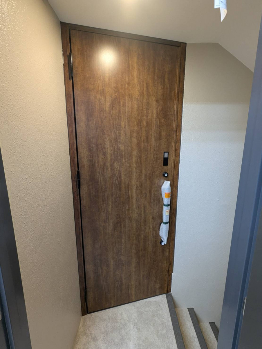 トーヨコトーヨー住器のドア取付の施工後の写真1