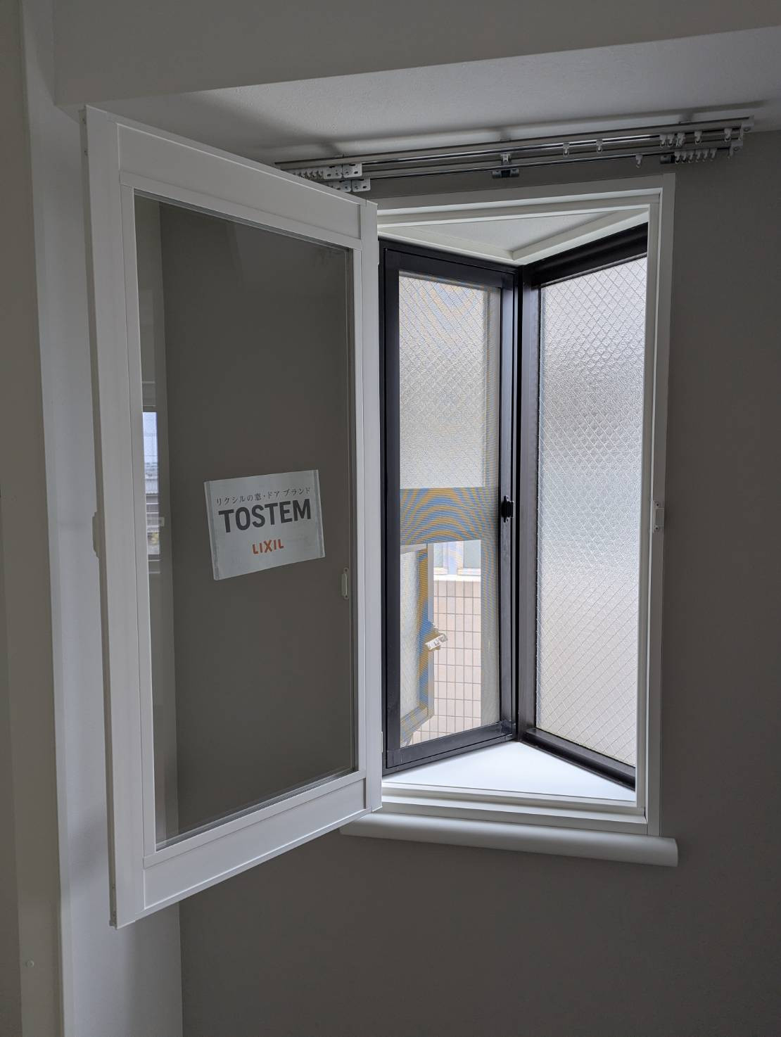 トーヨコトーヨー住器の内窓取付　ちょっと特殊な出窓にの施工後の写真2
